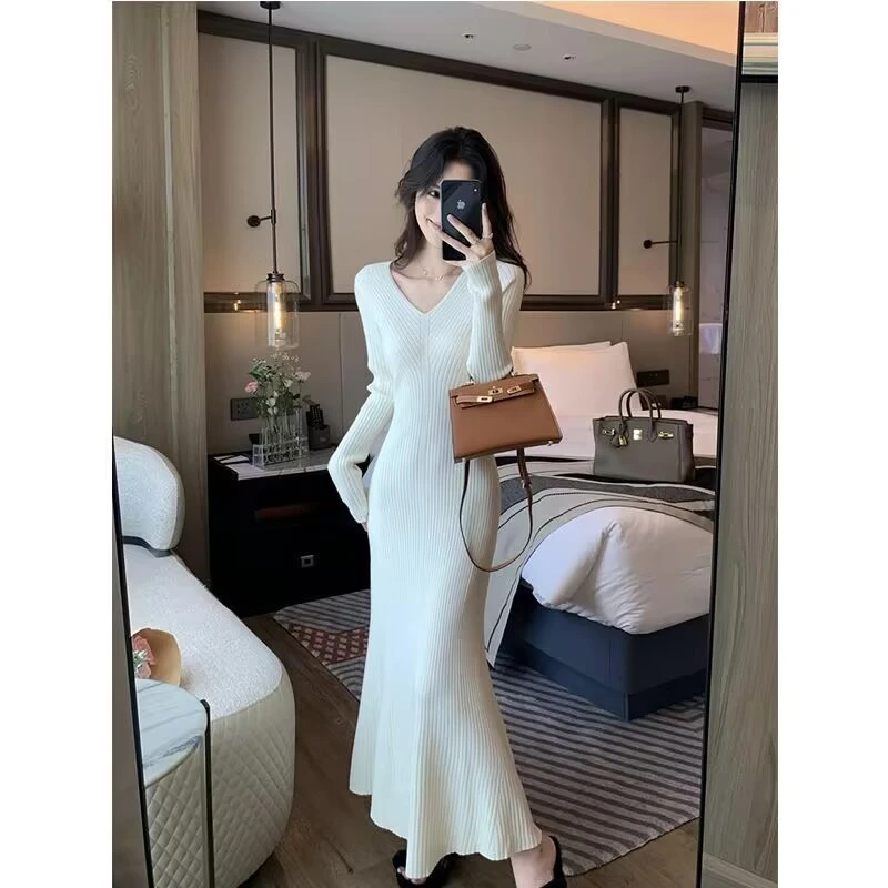 法式小众长袖v领针织连衣裙女秋冬内搭配大衣打底毛衣包臀长裙