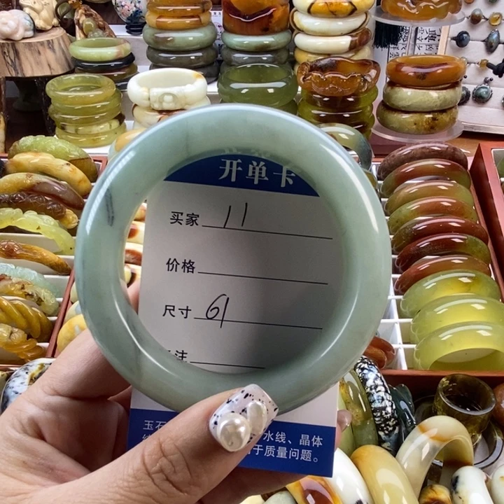 蛇纹石玉未镶嵌手镯
