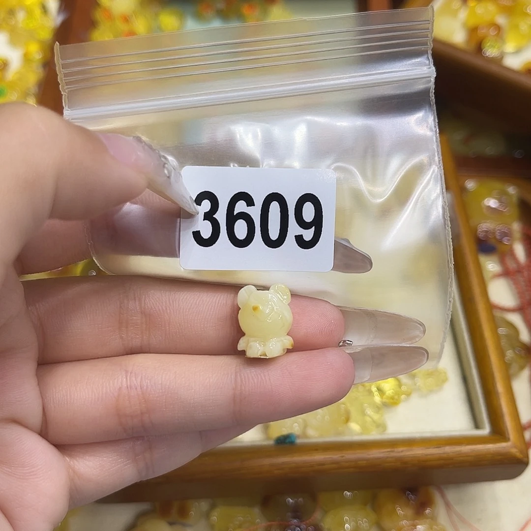 樱***≈琥珀未镶嵌珠宝奇石