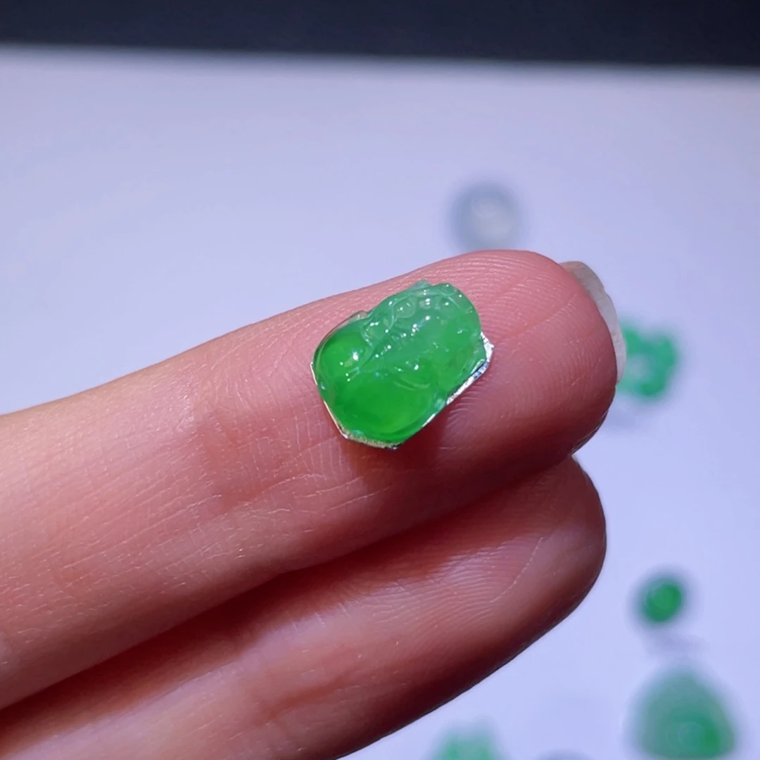 翡翠未镶嵌颈饰裸石