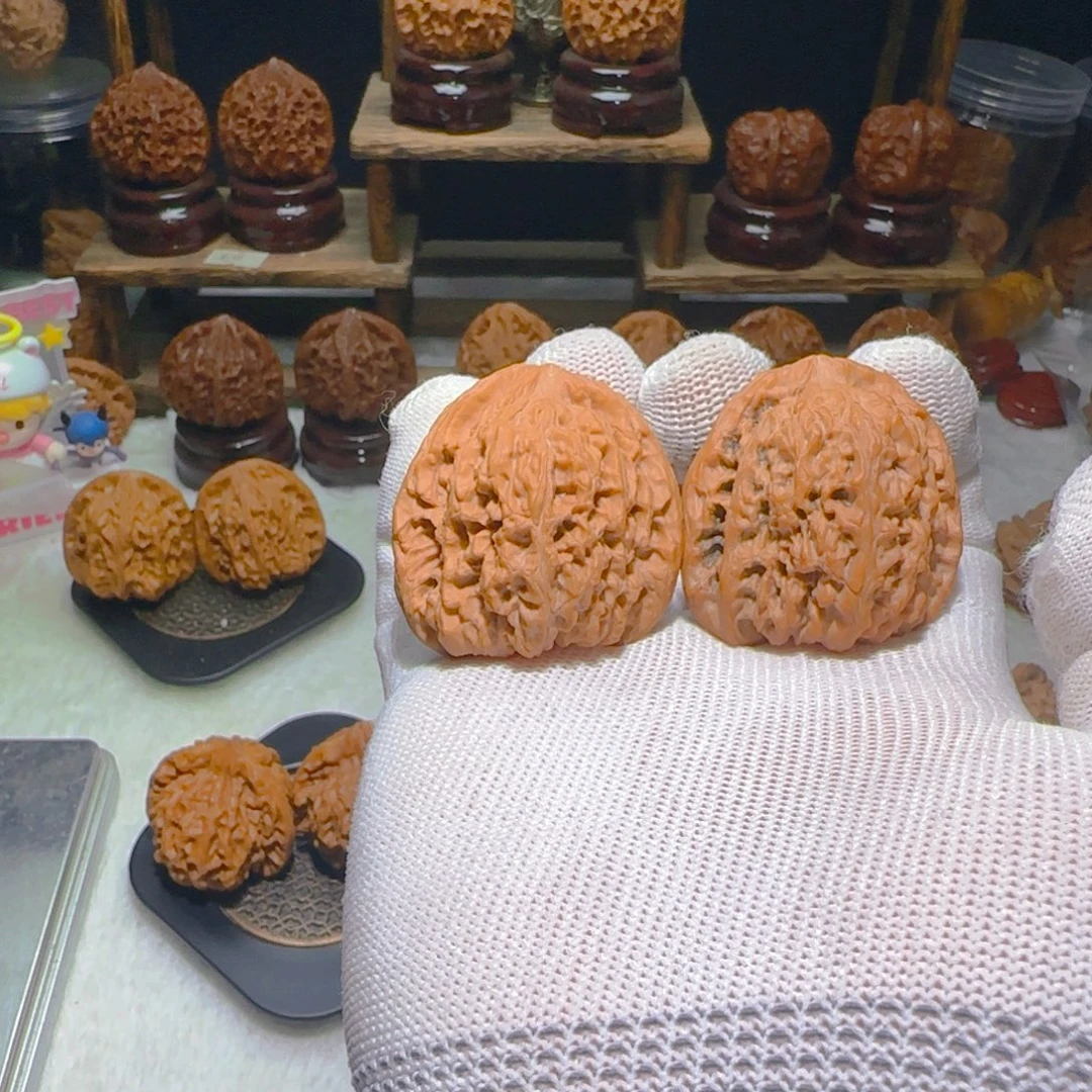 东***破文玩核桃吊坠南疆石