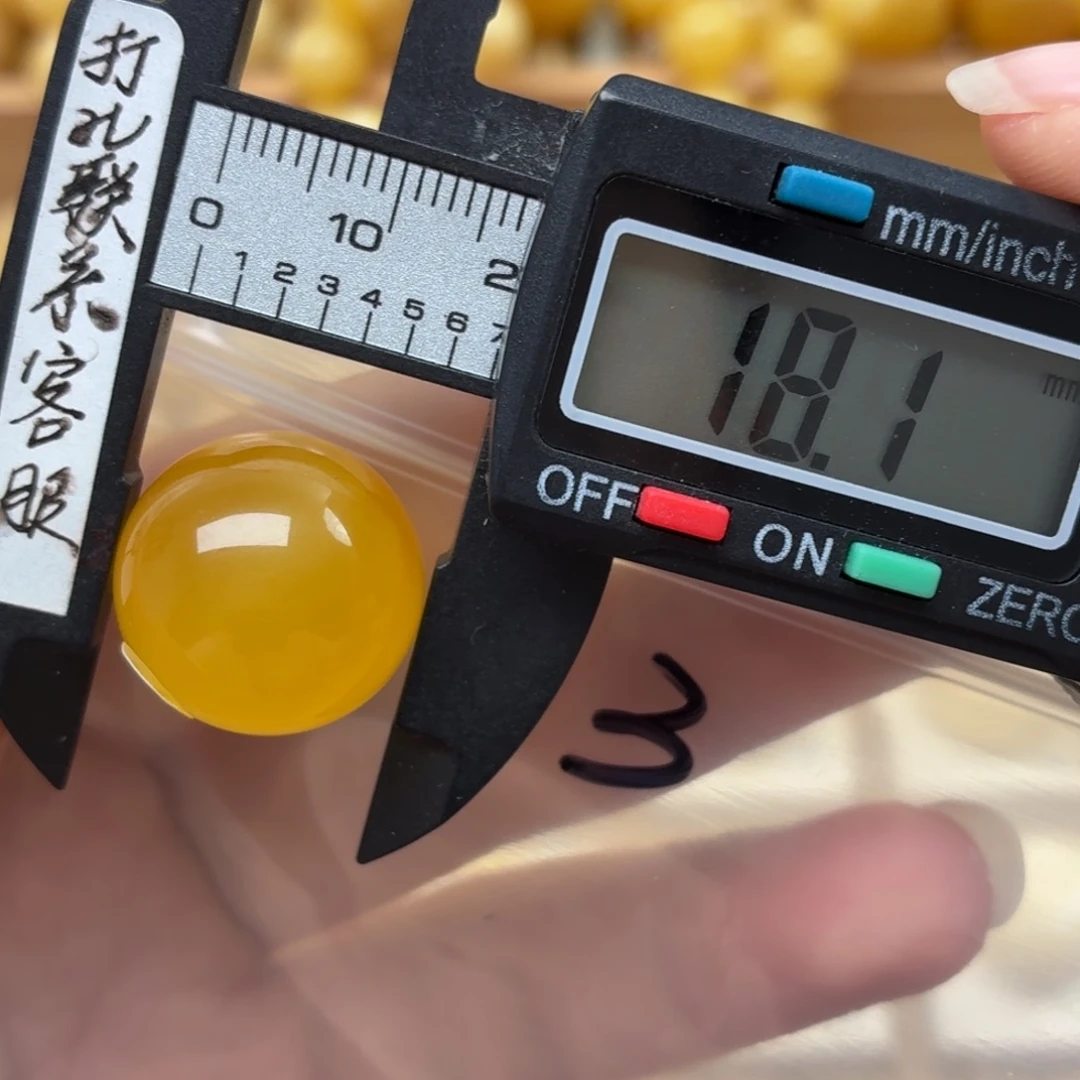 小***七裸石蜜蜡未镶嵌蜜蜡