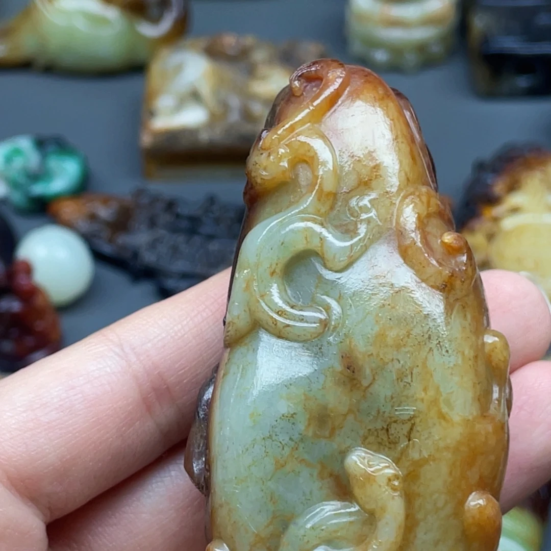 转***，和田玉未镶嵌颈饰