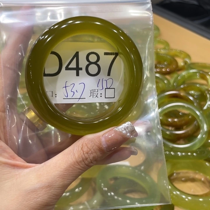 未镶嵌蛇纹石玉手镯?*