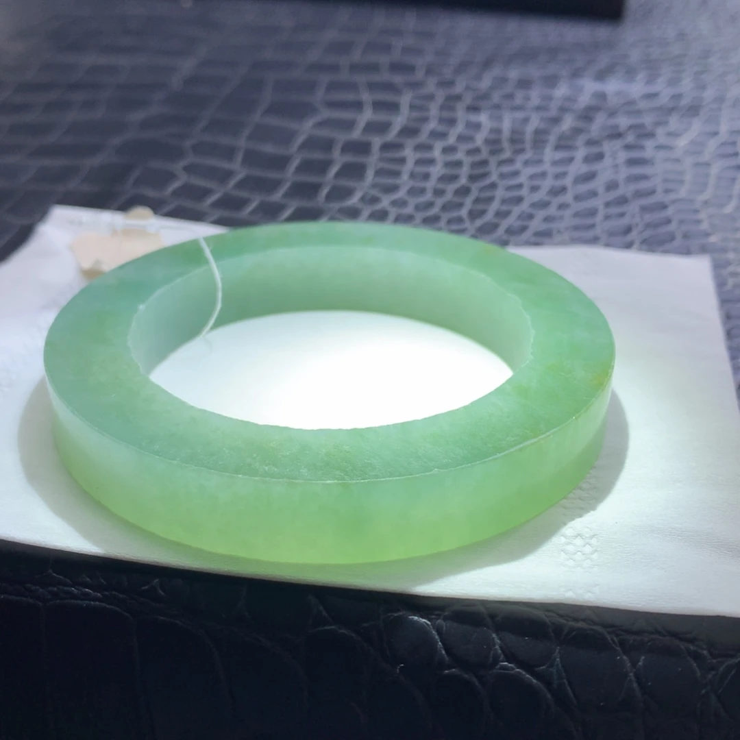 定制翡翠未镶嵌手镯