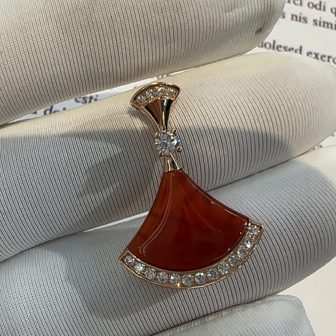 实验室培育钻石9-培育钻 18K金玛瑙裙子吊坠 高级经典气质