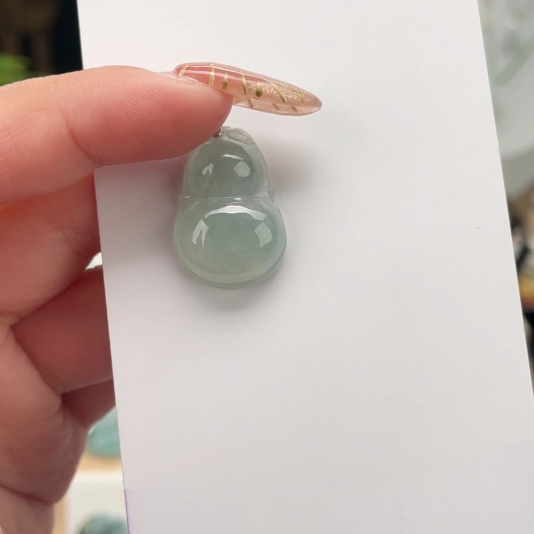 翡翠未镶嵌颈饰葫芦