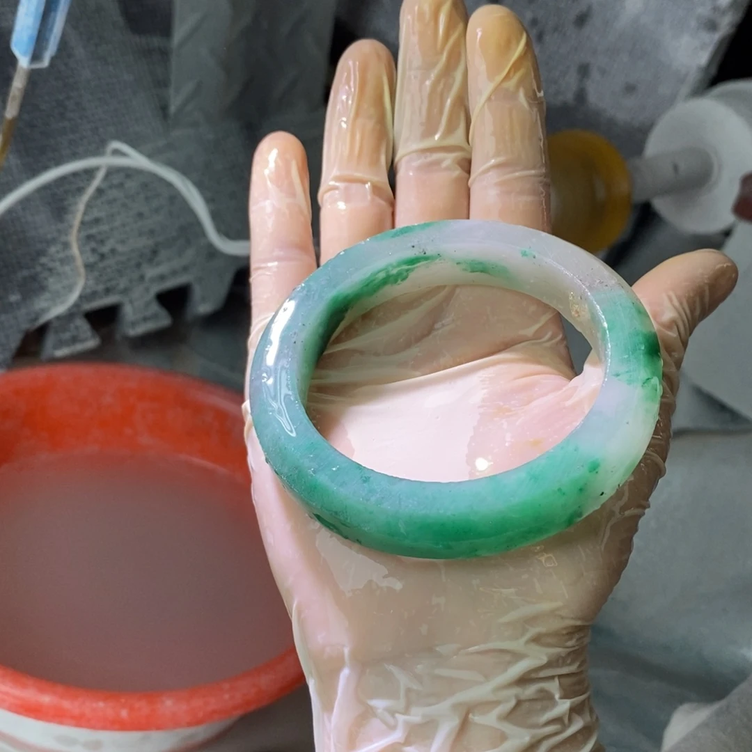 热***炸石英质玉（非洲翠）未镶嵌手镯定制