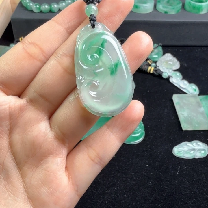 石英岩玉未镶嵌颈饰