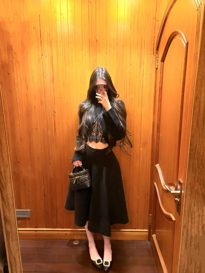 美神降临 高领毛衣针织上衣纯欲辣妹性感蕾丝吊带高腰半身裙套装