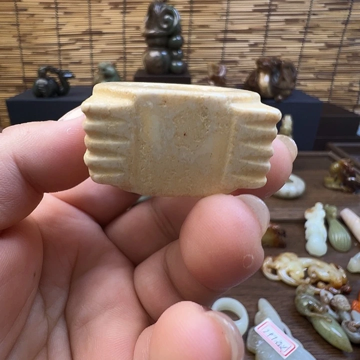 未镶嵌和田玉（糖玉）挂件