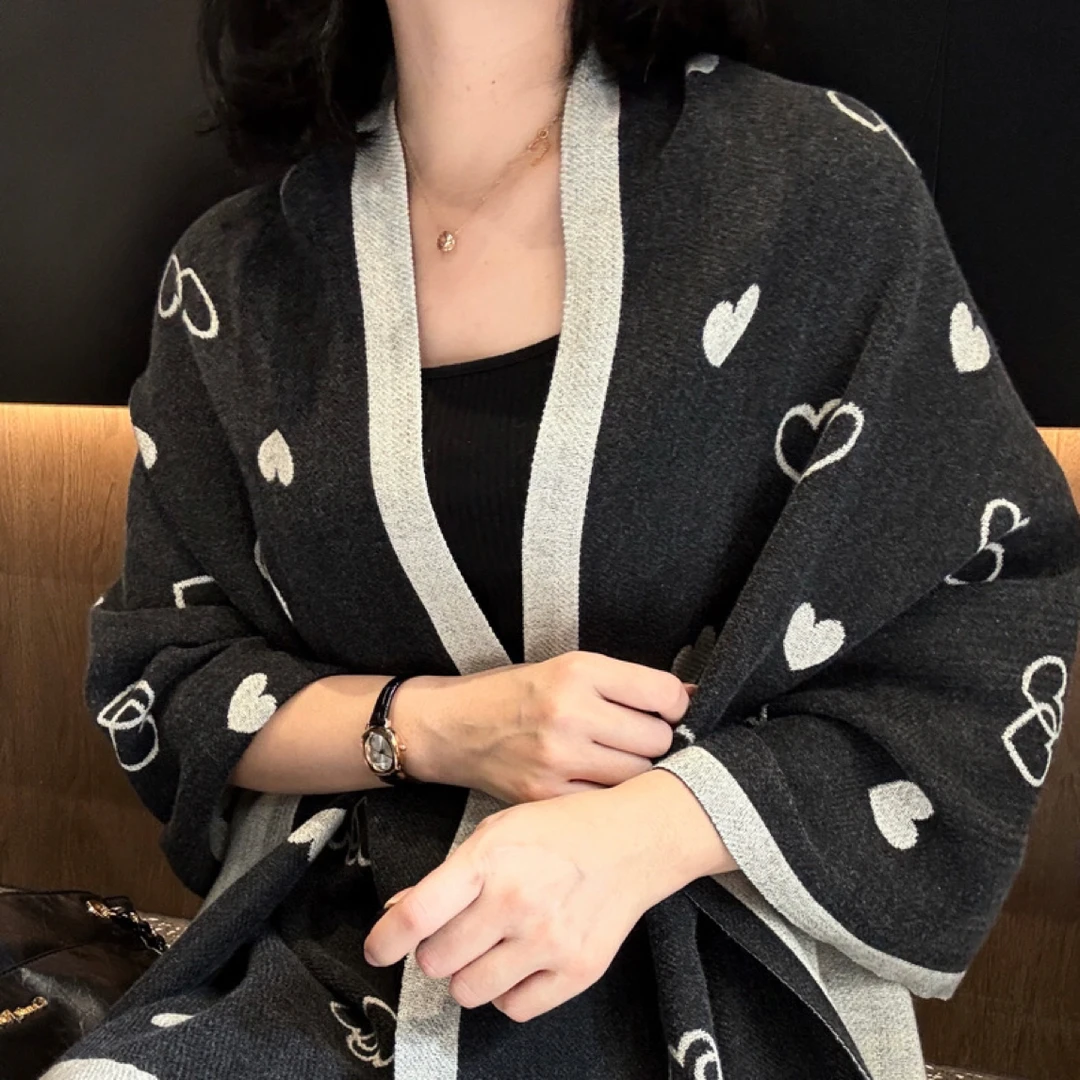 5色；气质爱心围巾女秋冬季披肩两用百搭仿羊绒双面加厚长款围脖