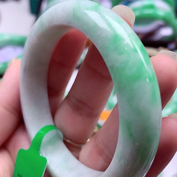 翡翠未镶嵌手镯翡翠