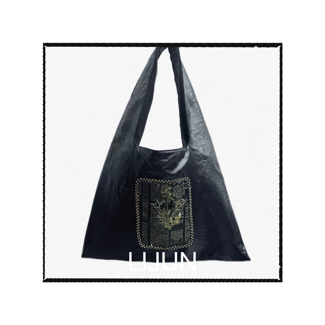 篱君【金竹】2002小众高级感刺绣大容量通勤三角包手提单肩包样衣