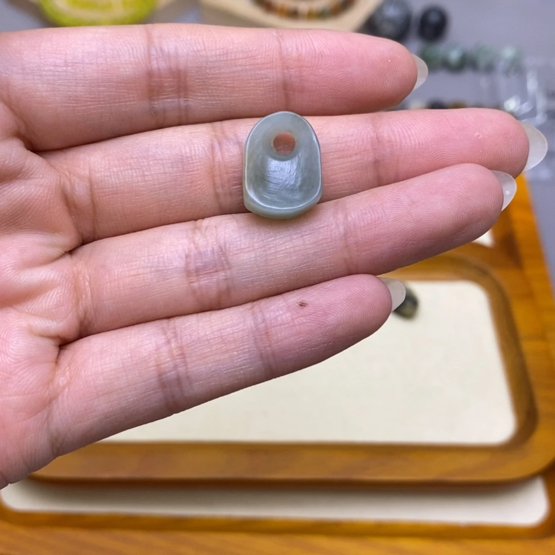 芬***织未镶嵌蛇纹石玉配饰