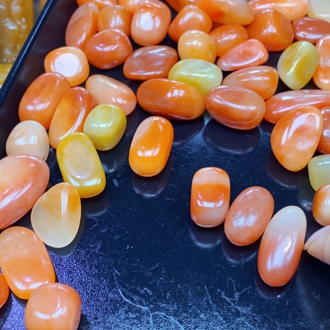 未镶嵌石英质玉（黄龙玉）颈饰