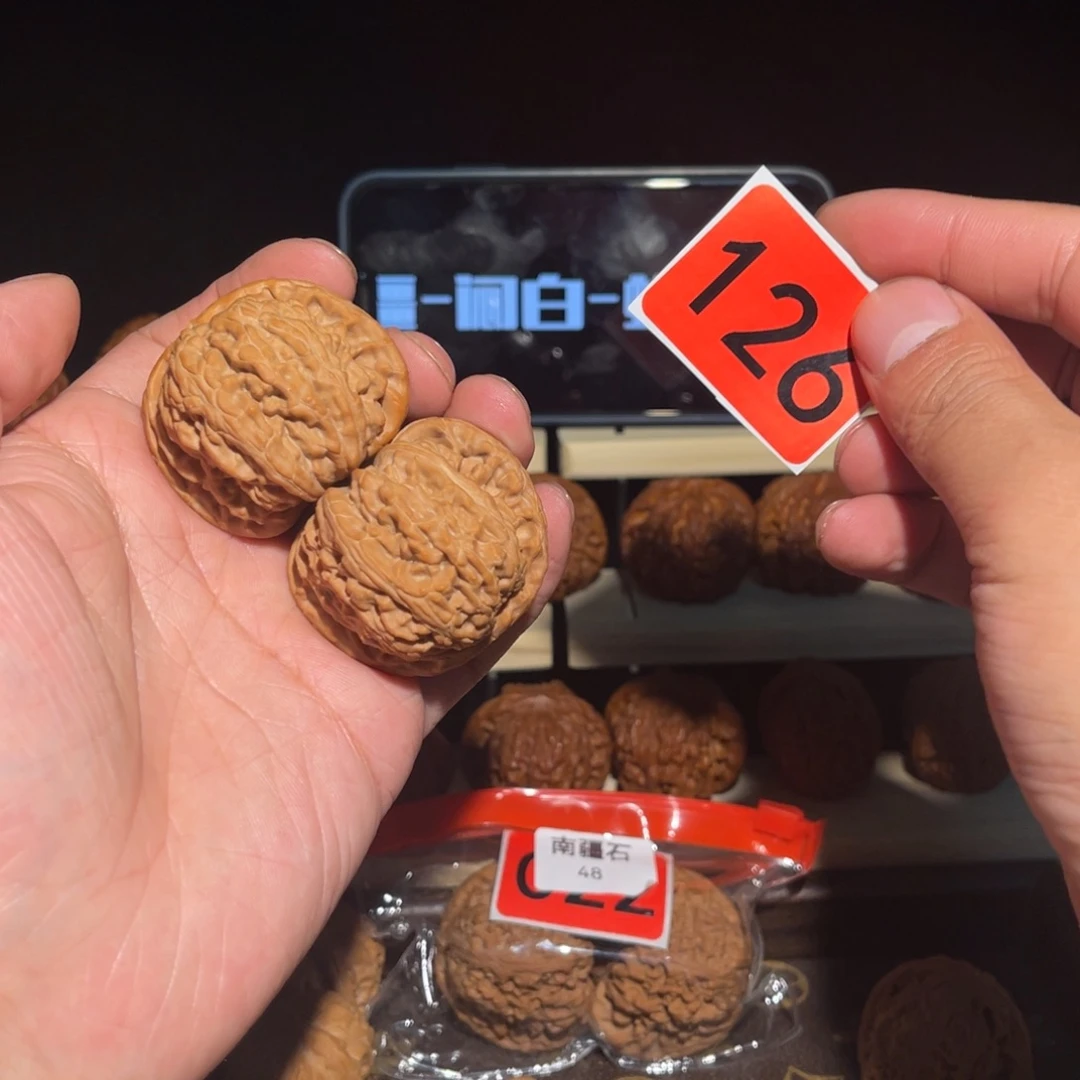 文玩核桃把件44闷白 编号126