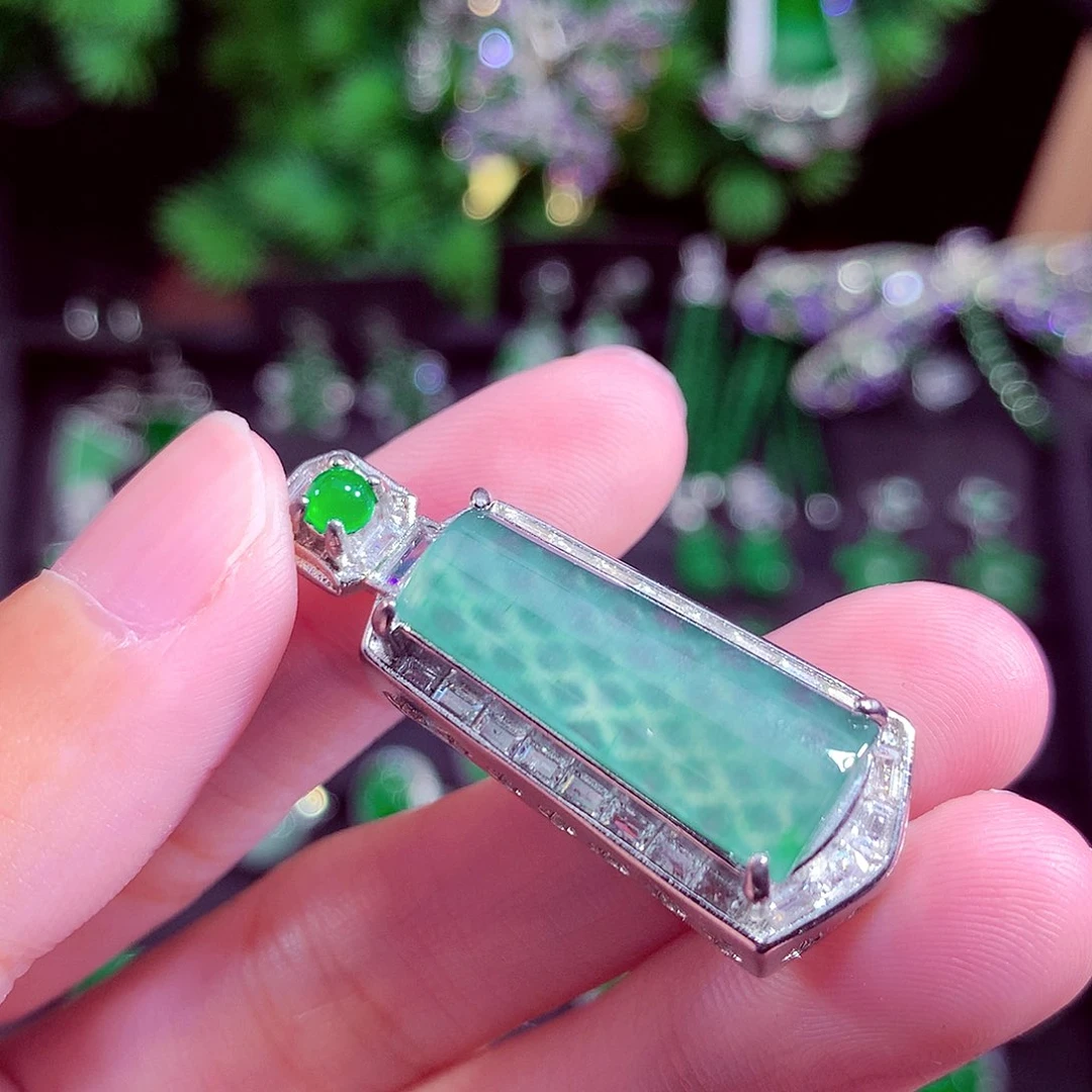 颈饰未镶嵌翡翠天然