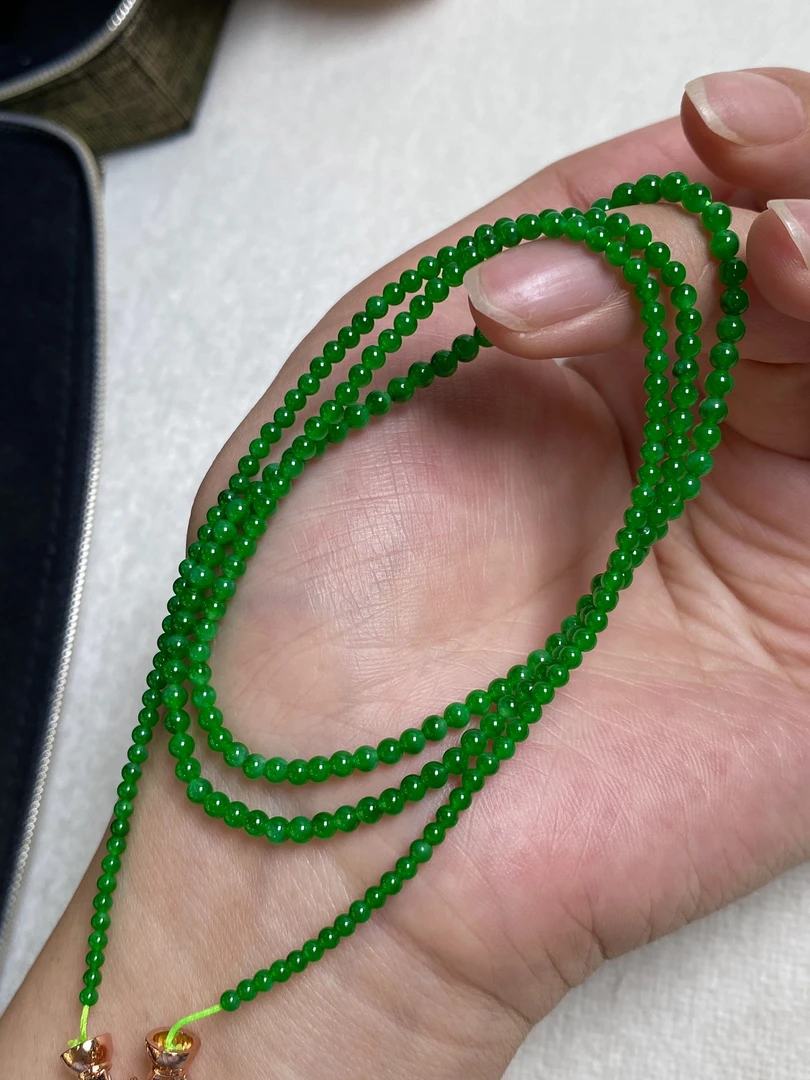 57号 翡翠辣阳绿小米珠链 种老色正 尺寸3.5mm-2mm