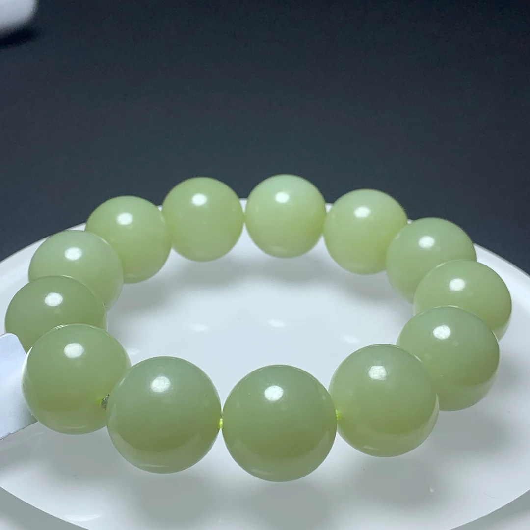 D2493珠宝玉石精选和田玉手串