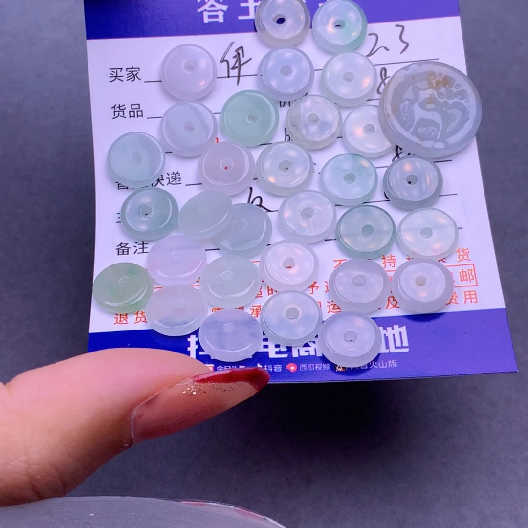 翡翠挂件未镶嵌伊*