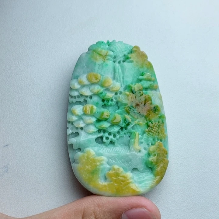 翡翠未镶嵌颈饰山水