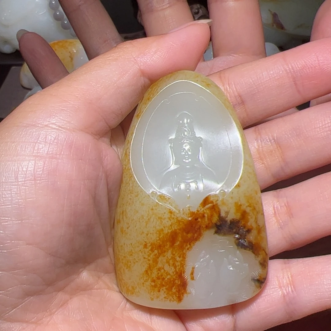 颍***车颈饰未镶嵌和田玉