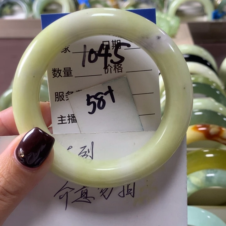 蛇纹石玉未镶嵌手镯1045