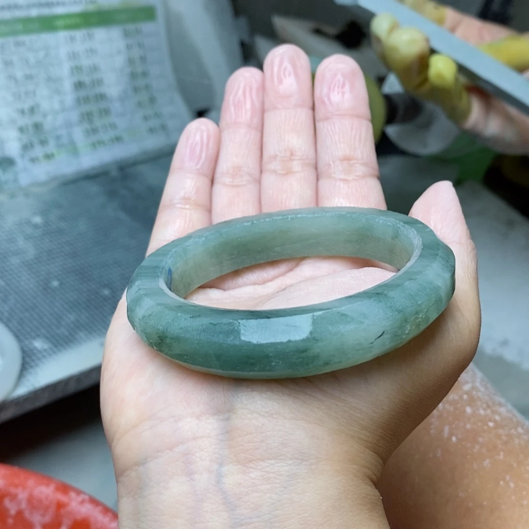 别***許石英质玉手镯未镶嵌定制