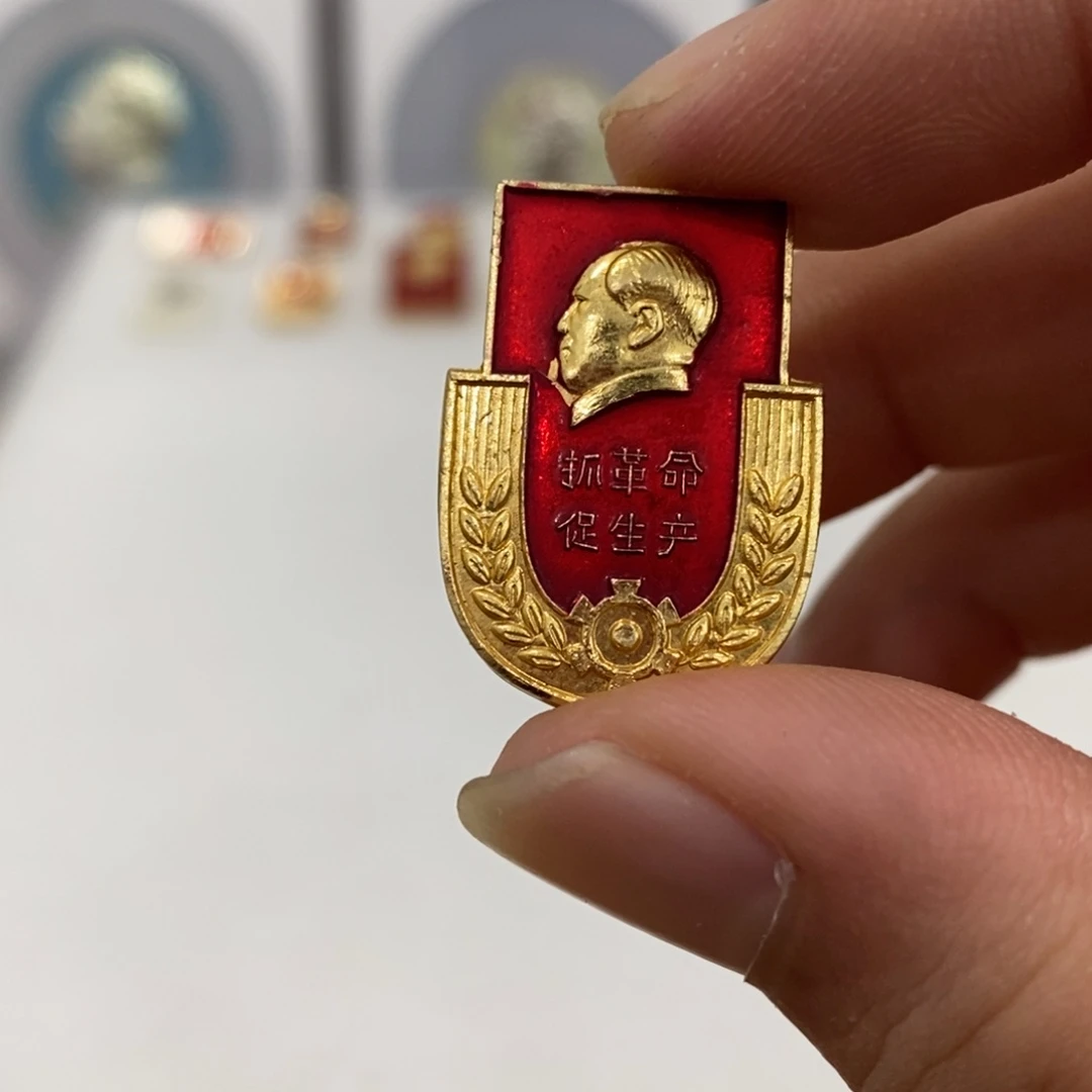 其他普通金属红色纪念章异形抓促