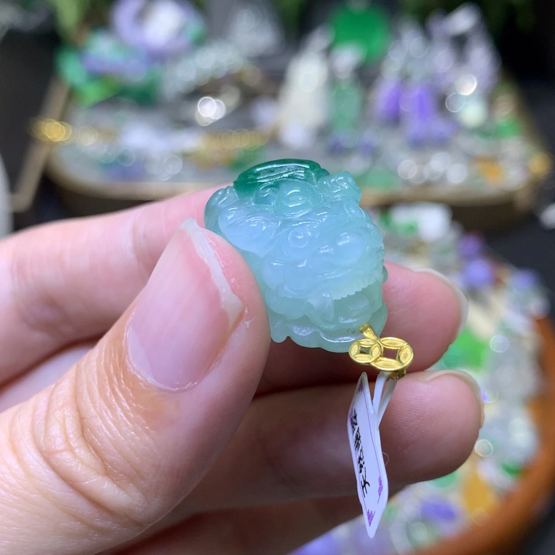 颈饰18K金镶嵌翡翠