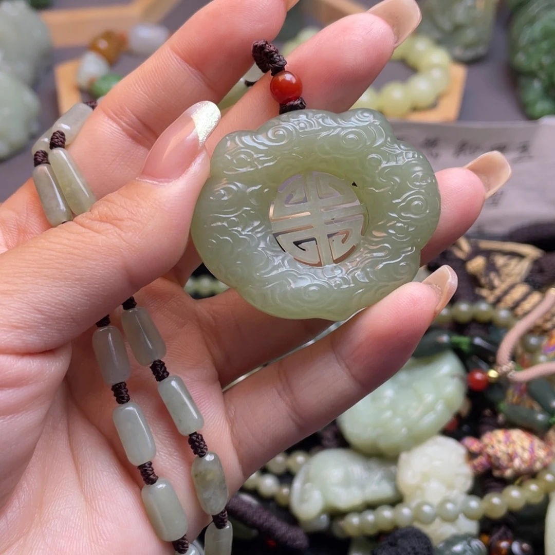 和田玉颈饰未镶嵌