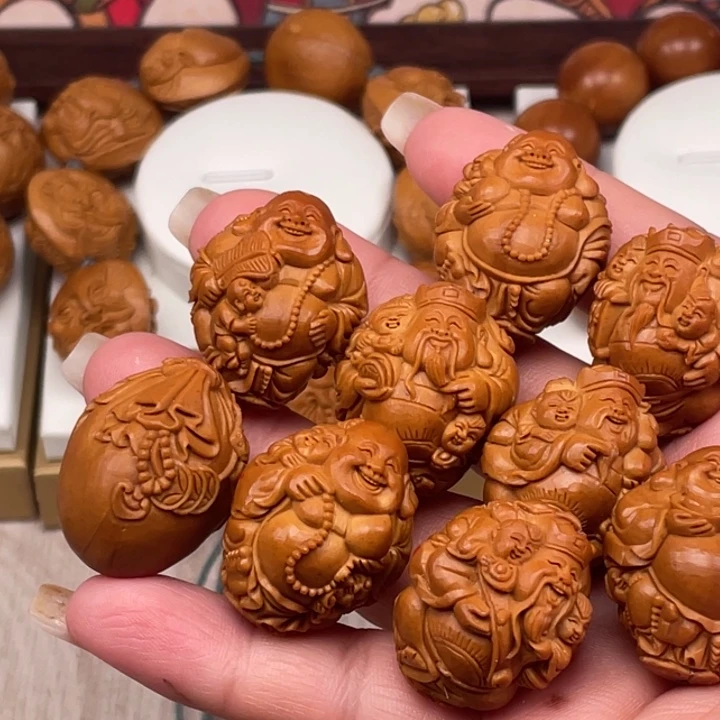 小***哥橄榄核吊坠橄榄核雕工艺