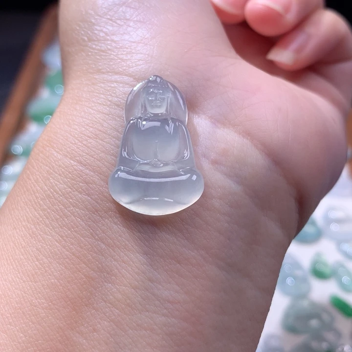 颈饰未镶嵌翡翠冰种素衣观音