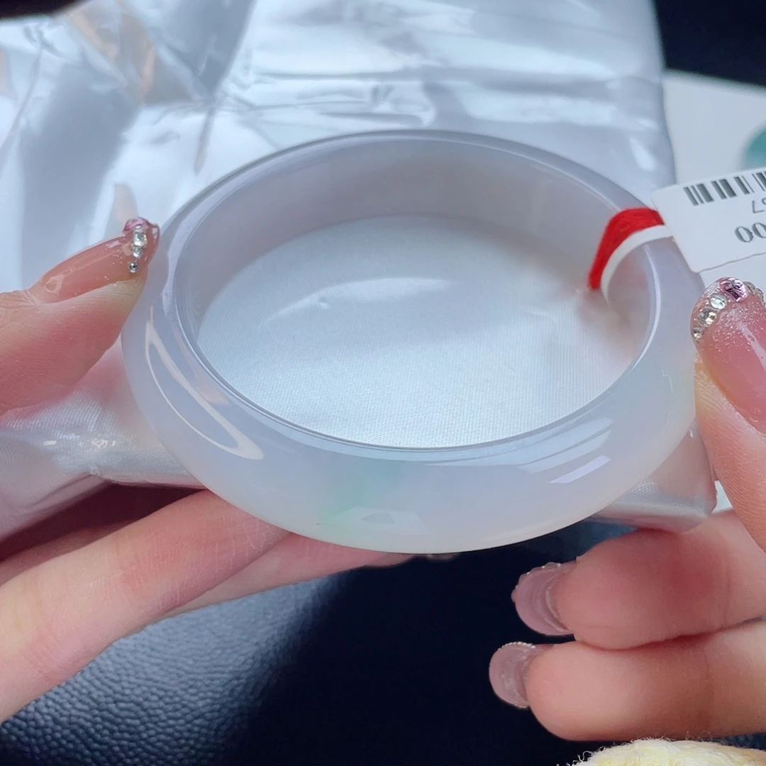 翡翠手镯未镶嵌翡翠
