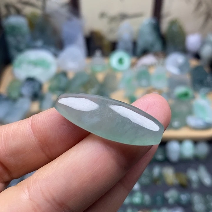 翡翠未镶嵌颈饰手牌