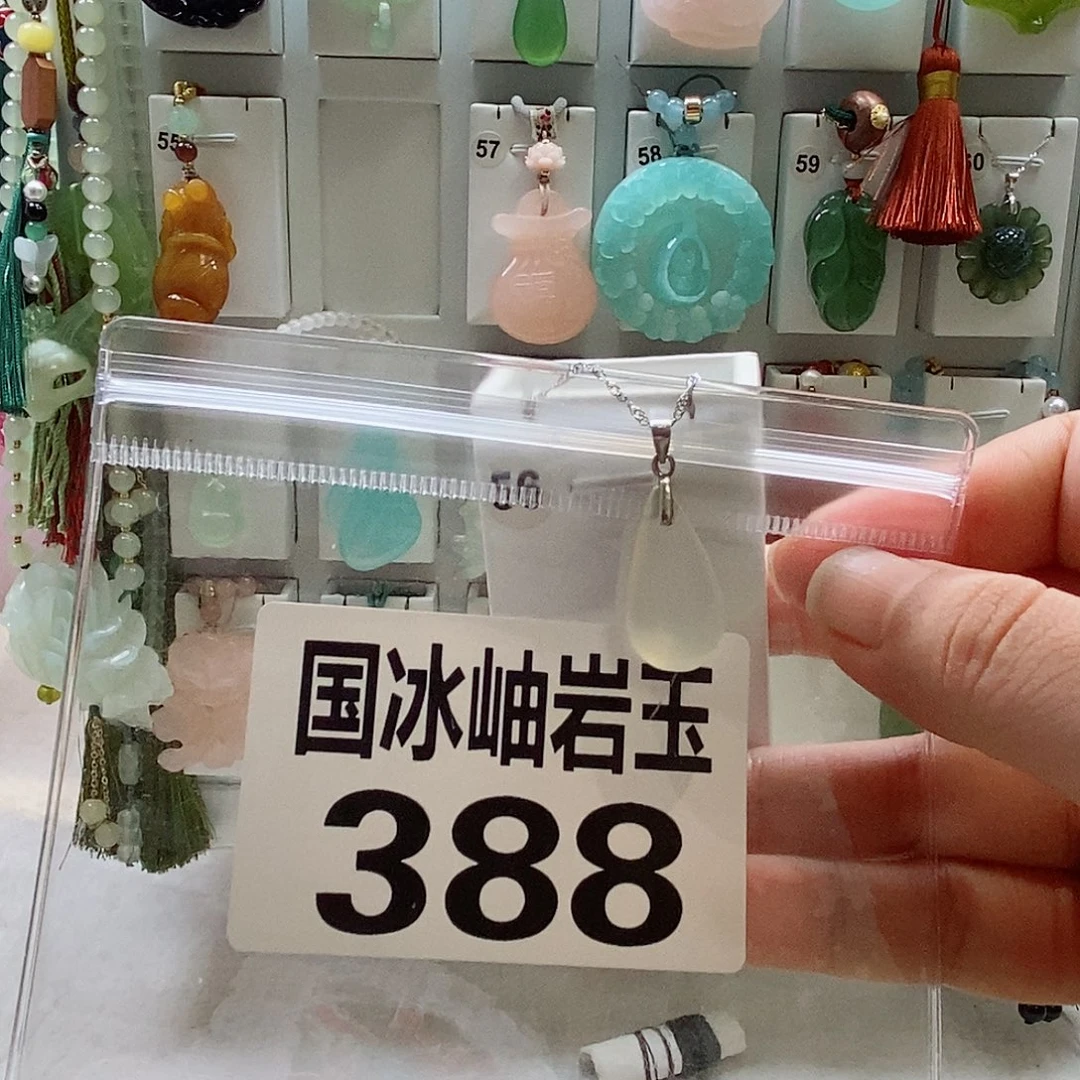 贤***转未镶嵌蛇纹石玉颈饰
