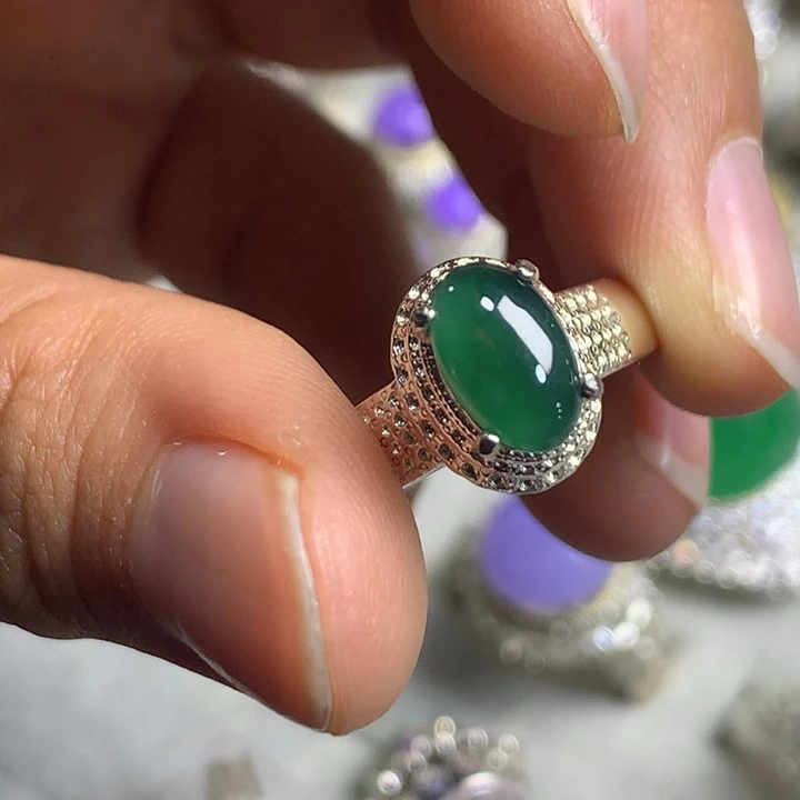 翡翠未镶嵌戒指铜托，卖裸石，需要二次镶嵌