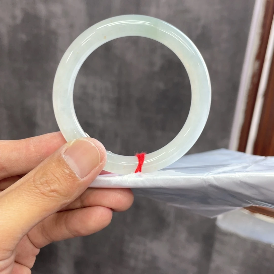 未镶嵌手镯翡翠卡**辉手镯