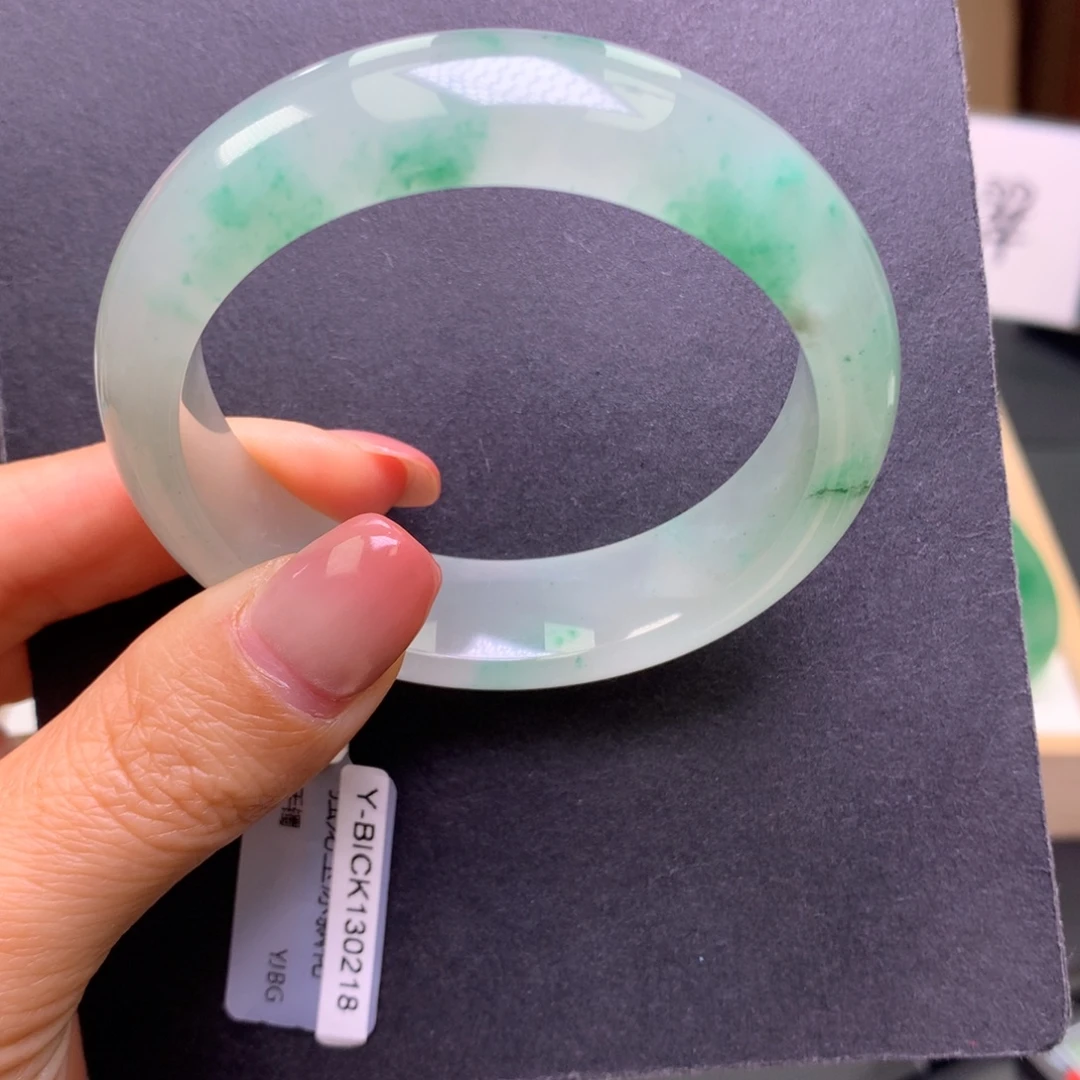 石英质玉（非洲翠）未镶嵌手镯