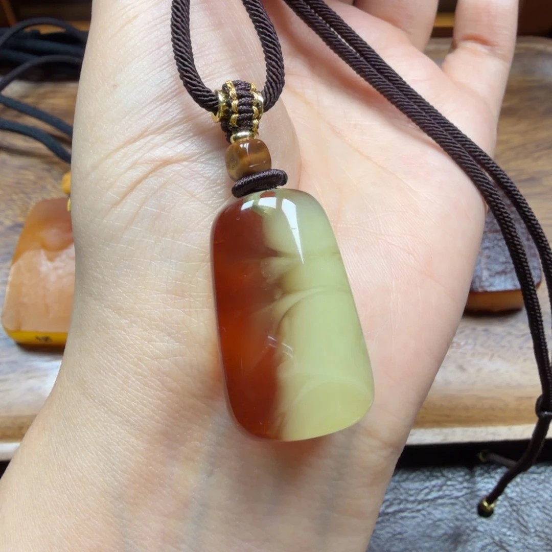 琥珀未镶嵌吊坠(赠链)