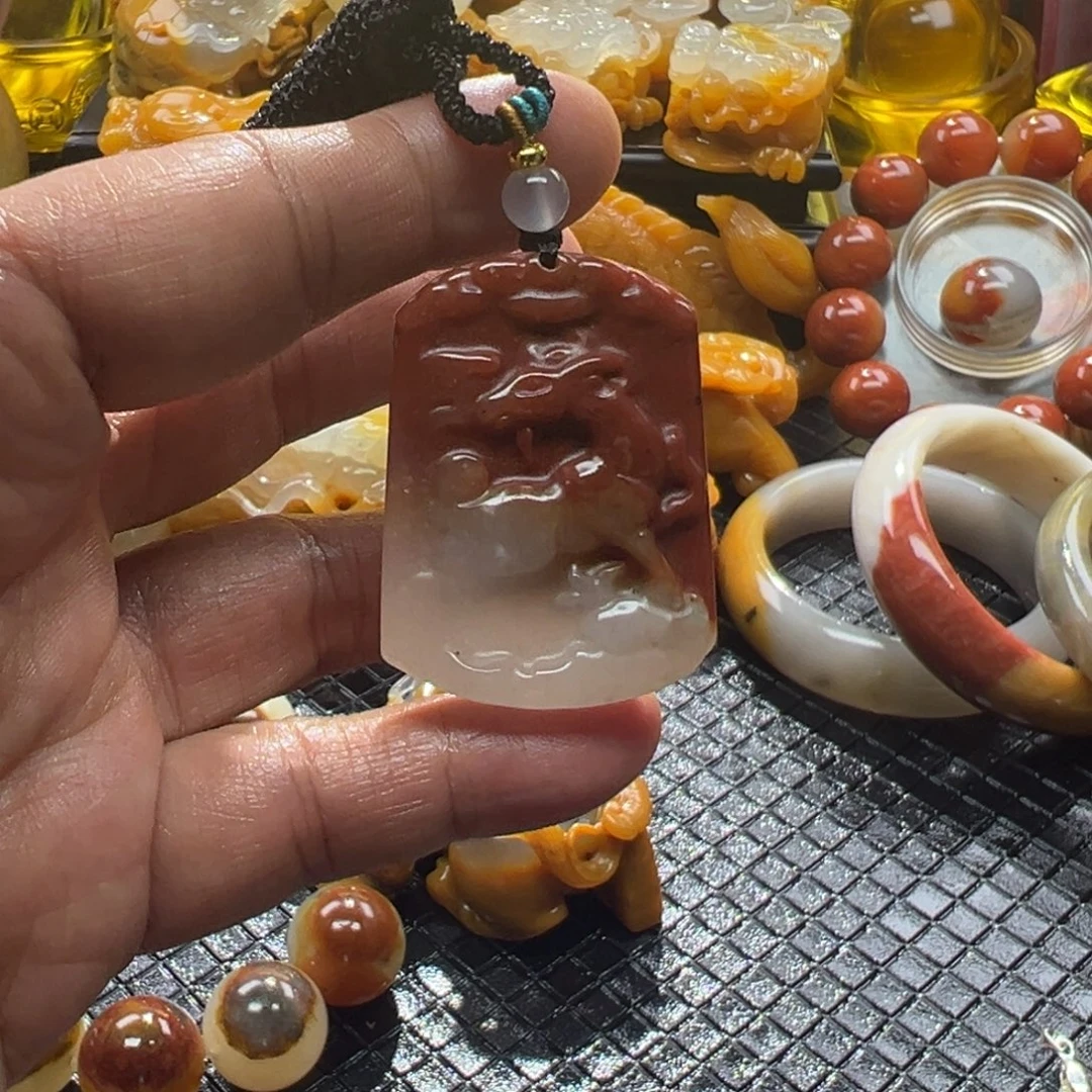 石英质玉未镶嵌颈饰