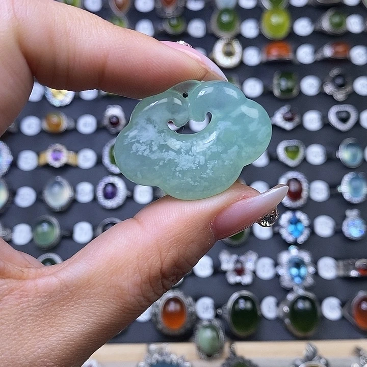 岫玉颈饰未镶嵌吊坠