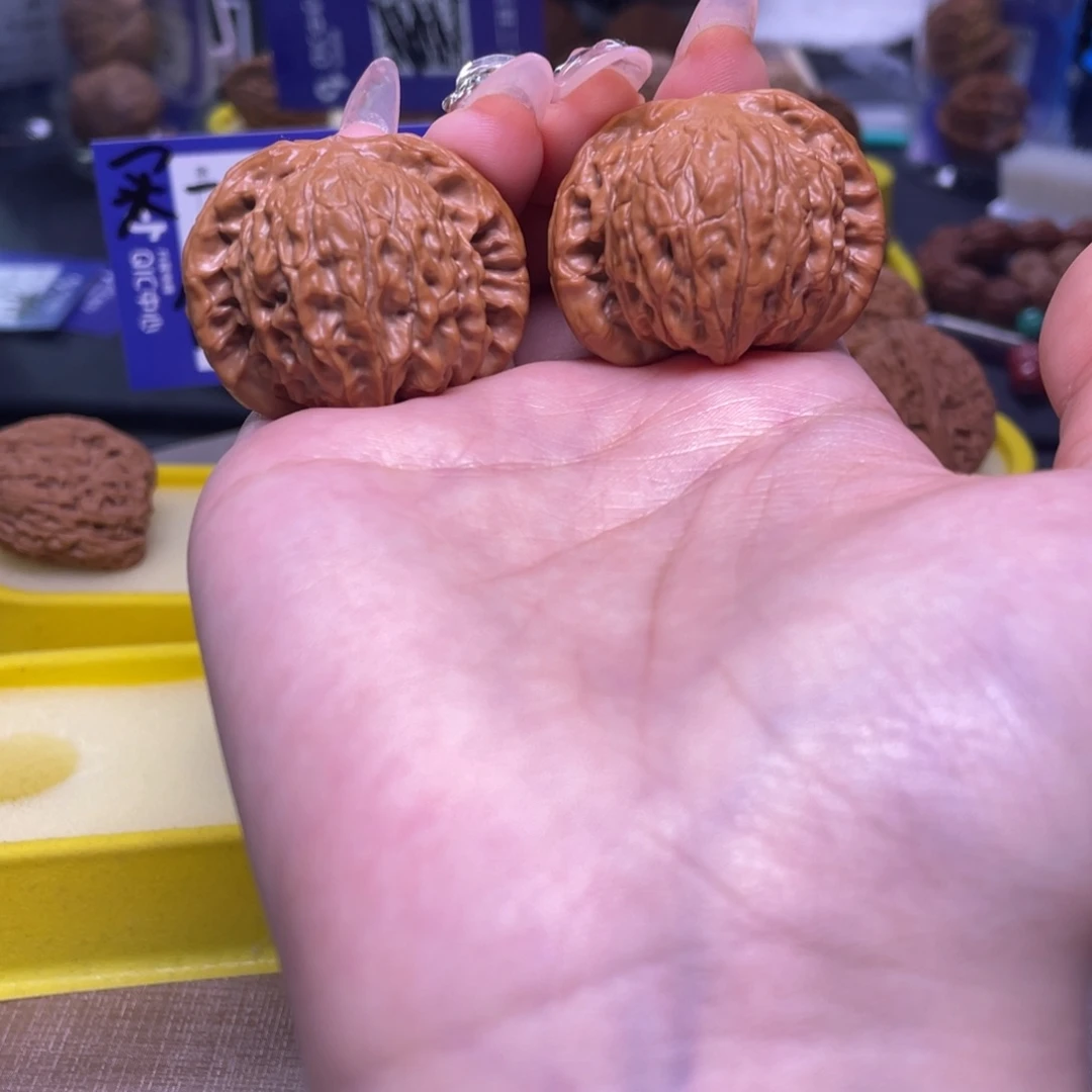 文玩核桃吊坠山地磨盘39全