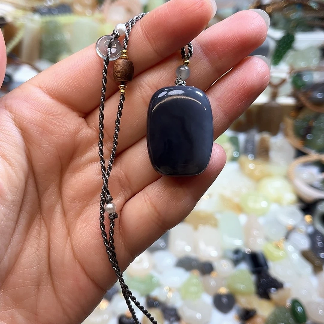 和田玉未镶嵌吊坠(赠链)