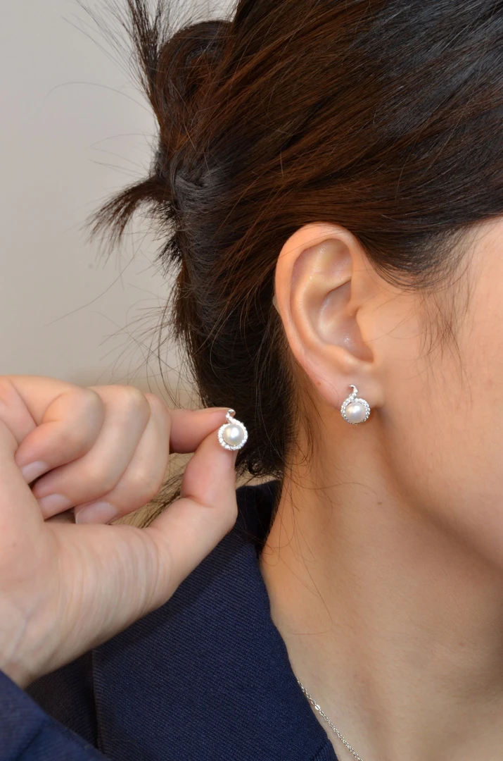 STELLA SHELL简约灵蛇款S925银淡水珍珠耳钉2025年蛇年限定