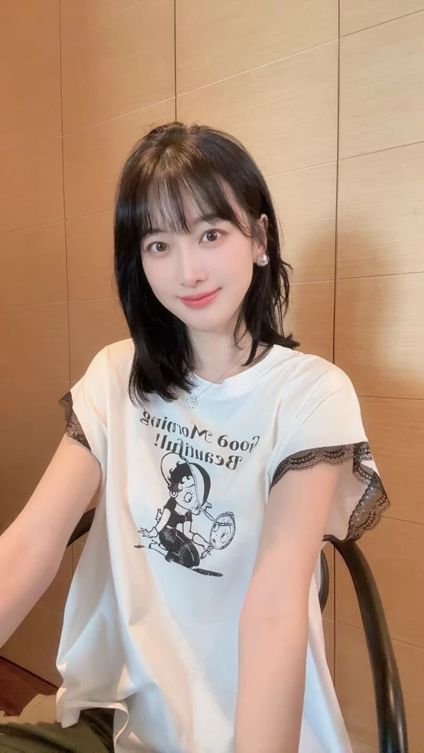 【张静芝】韩国新品~黑色蕾丝花边拼接时髦女孩印花无袖T恤