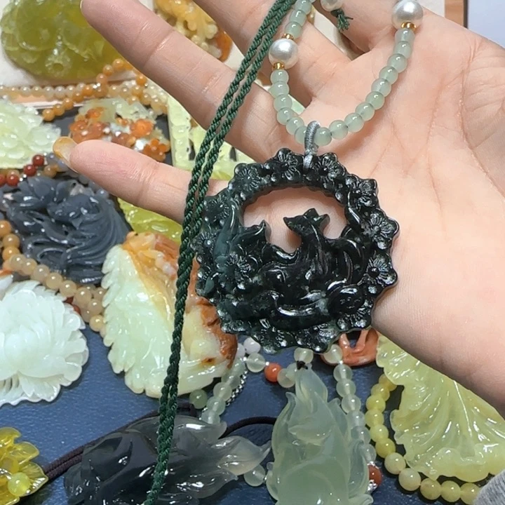 未镶嵌蛇纹石玉吊坠