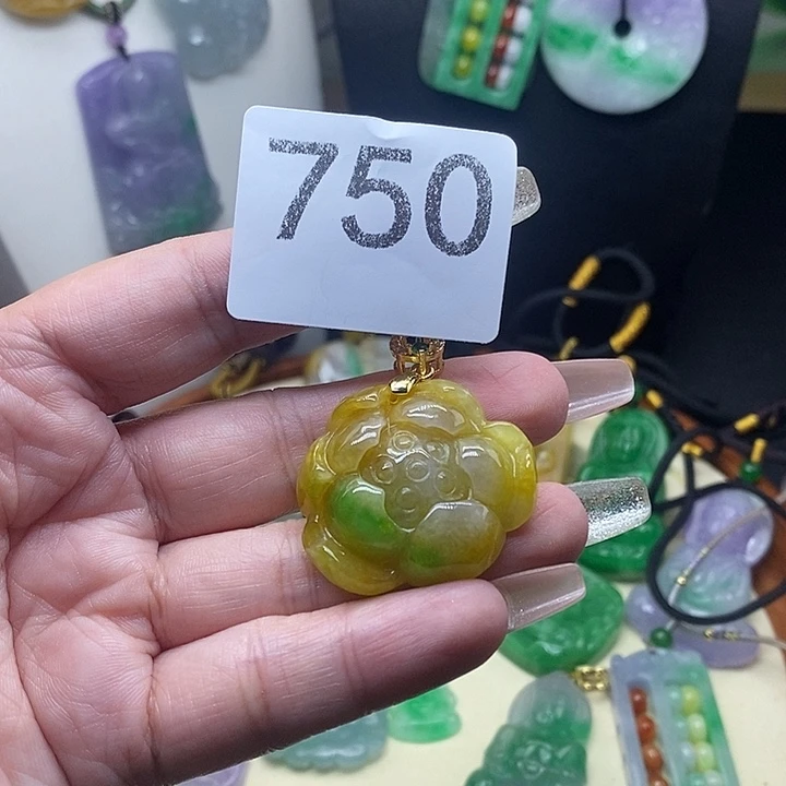 翡翠未镶嵌吊坠(赠链)