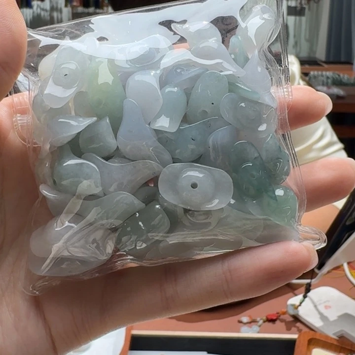 未镶嵌挂件翡翠福利1个，不包邮，拍一单邮费发货